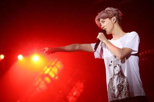 鹿晗爆料汪峰视频播放,视频播放引发热议  第2张